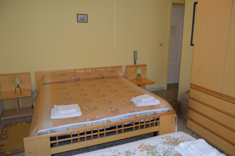 Bedroom 3, Hotel la Spagnola, Cosenza