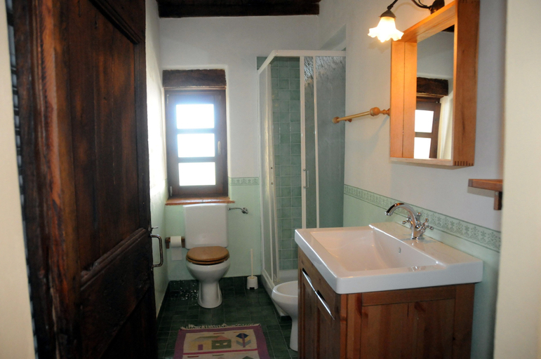 Bathroom 5, Castello di Grillano, Alessandria