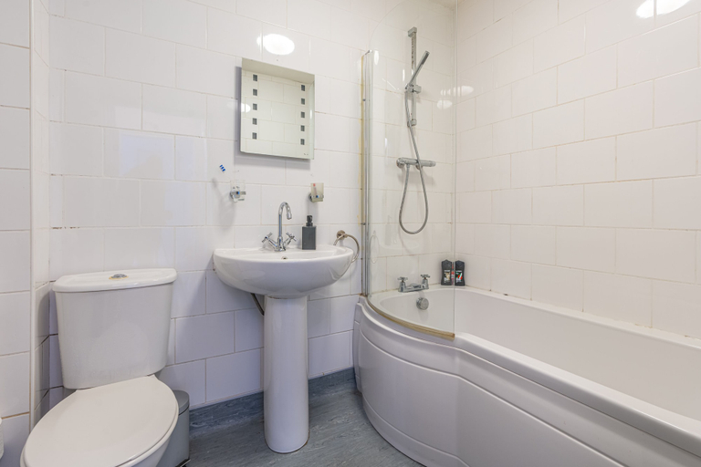 Bathroom, Bloomfield 6, Lancashire