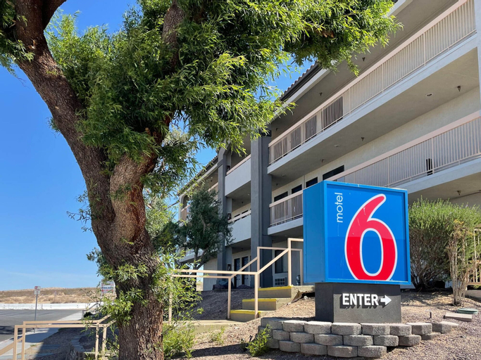 Motel 6 Barstow, CA – I15 and Lenwood Road, San Bernardino