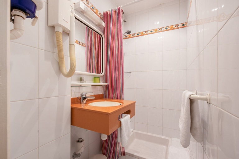 Bathroom 5, Hotel Brimer, Alpes-Maritimes