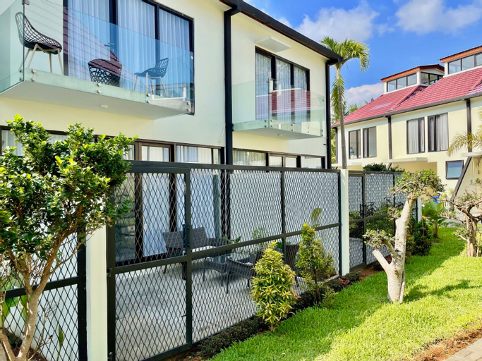Exterior & Views 21
