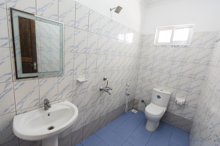 Bathroom 4, KiteActive Guesthouse, Kusini