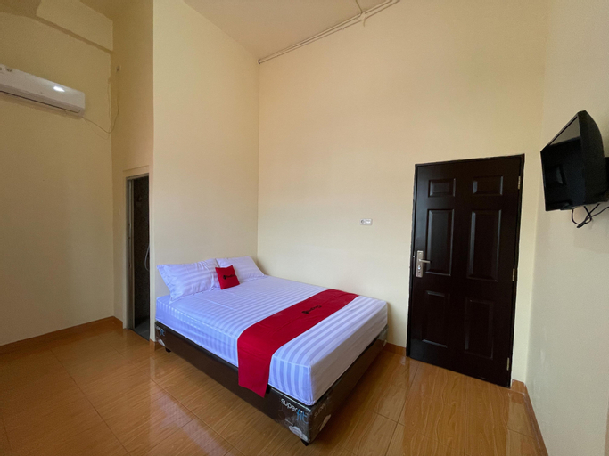 Bedroom 3, RedDoorz @ Ramelau near AP Pettarani, Makassar