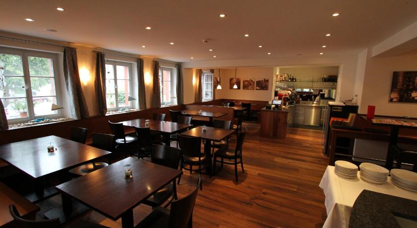 Food & Drinks 5, Hotel Baren, Wangen