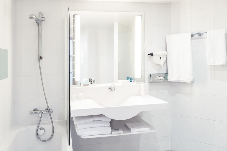 Bathroom 5, Novotel Lille Centre Gares, Nord