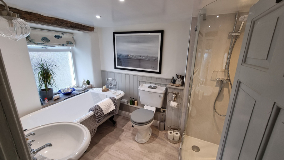 Bathroom, Castle Keep Tea Room, North Yorkshire
