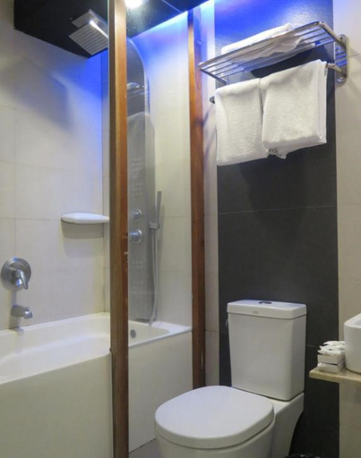 Bathroom 5, Eurotel Angeles, Mabalacat