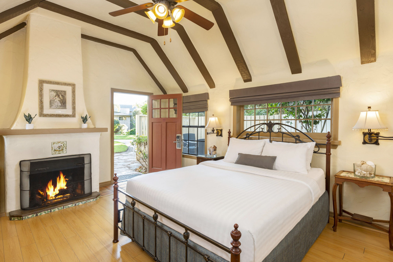 Bedroom 3, The Pierpont Inn, Ventura