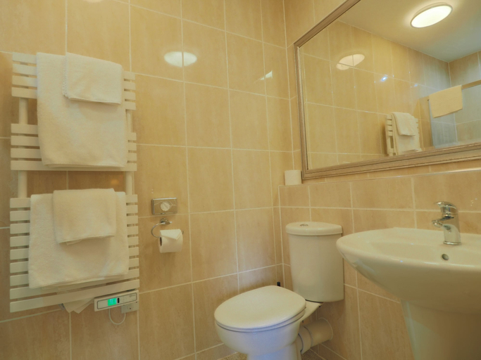 Bathroom 3, The Royal Hotel, Eilean Siar