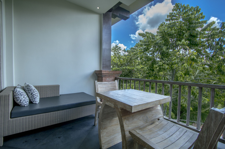 Exterior & Views 6