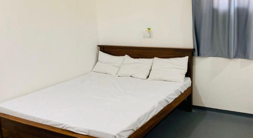 Bedroom 4, Hotel Nismi, Valikamam East