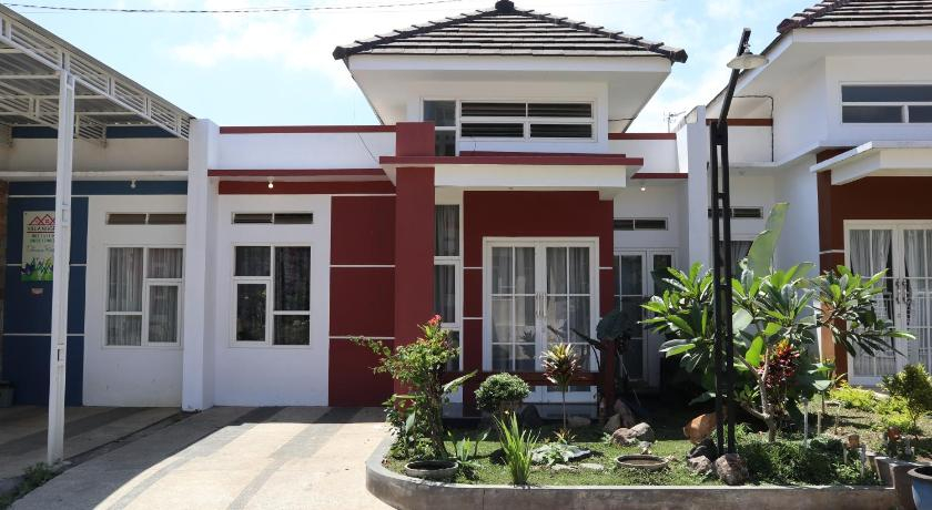 Villa All New Casa Grande by Masterpiece Villa, Malang
