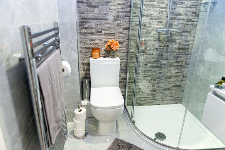 Bathroom 2, Aphrodite Suites, Bradford