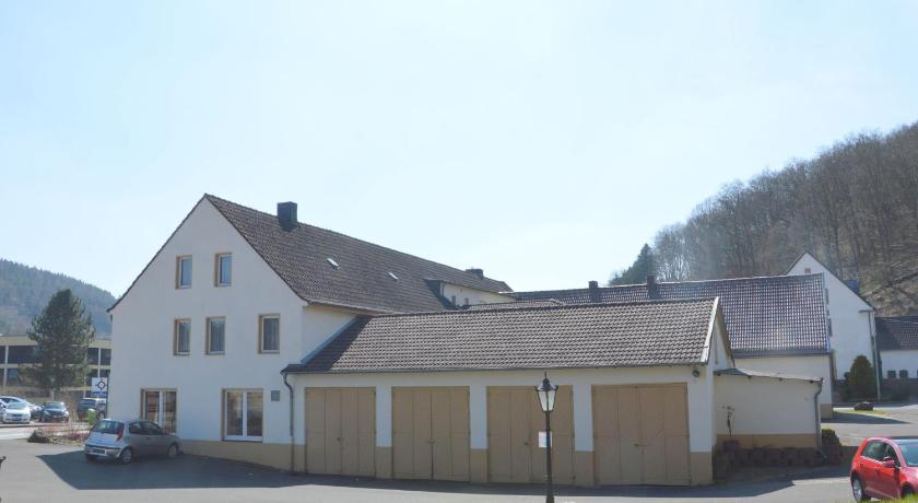 Urbane Holiday Home in Schleiden with Terrace, Euskirchen
