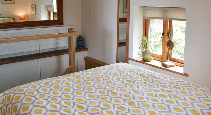 Bedroom 2, Mini Barn, Cornwall