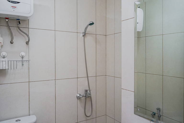 Bathroom 5, Wonderful and Comfy 1BR Asatti Apartment BSD By Travelio, Tangerang Selatan
