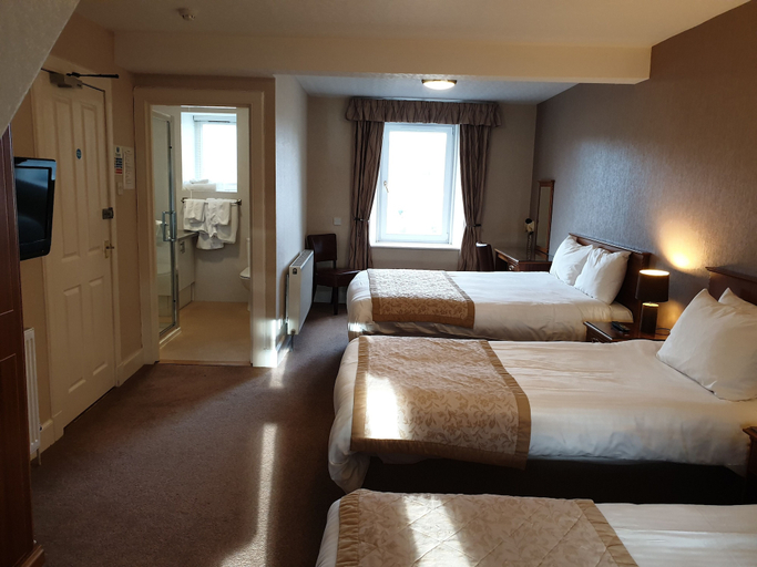 Bedroom 4, COMMERCIAL HOTEL, Highland