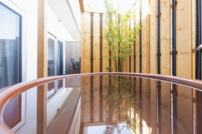 Exterior & Views 6