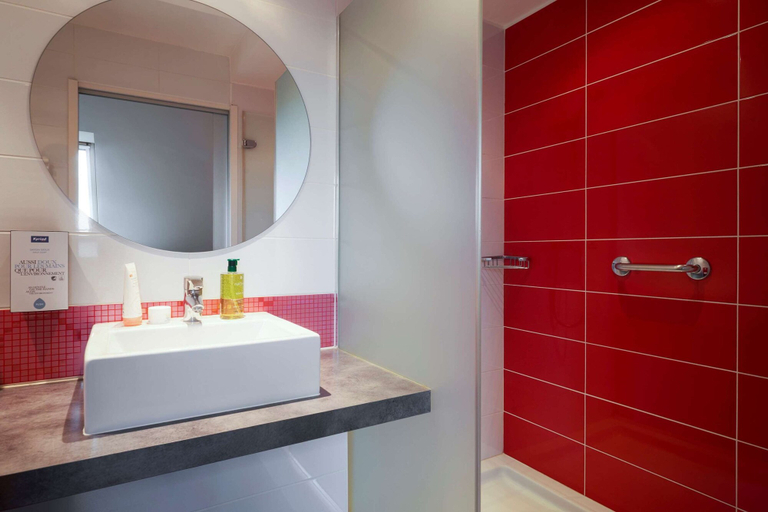 Bathroom 4, Kyriad Le Mans Est, Sarthe