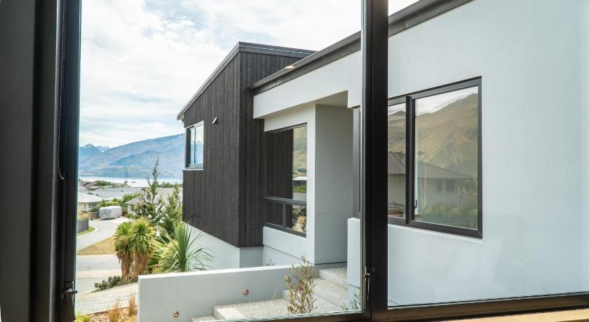 Others 5, Farrant Drive - Sleeps 8 - Lake & Mountain Views - Modern & Stylish, Queenstown-Lakes