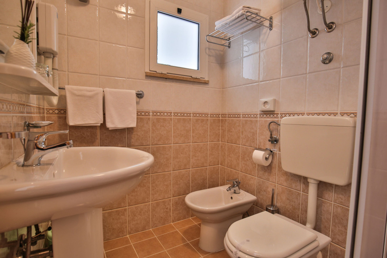 Bathroom 4, Horizont Resort, Pula