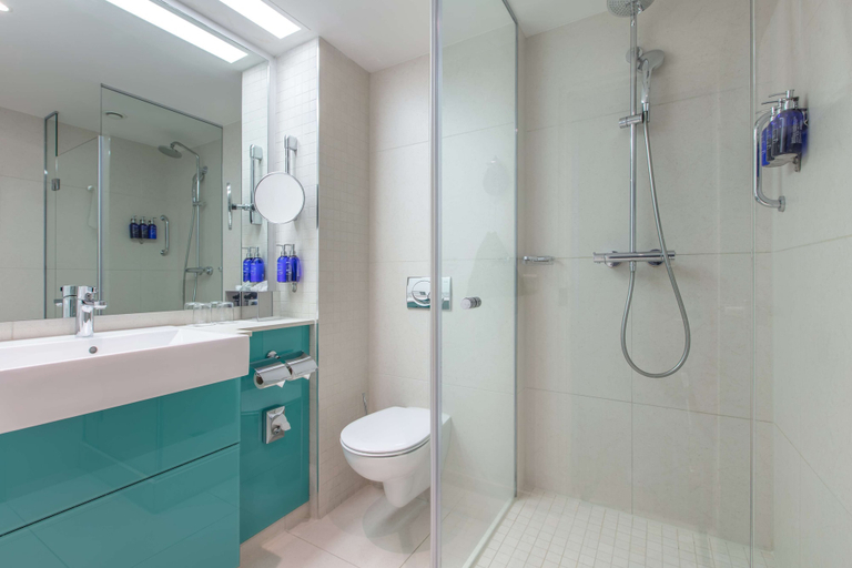 Bathroom 5, Radisson Blu Hotel, Hamburg, Hamburg