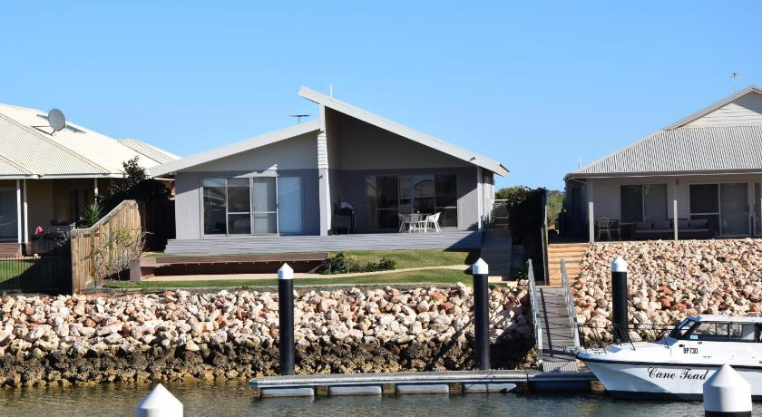 The Carnarvon Luxury Canal Home, Carnarvon