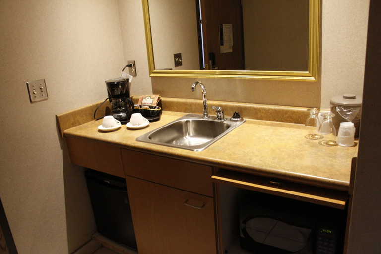 Bathroom 4, Humphry Inn & Suites Winnipeg, Division No. 11