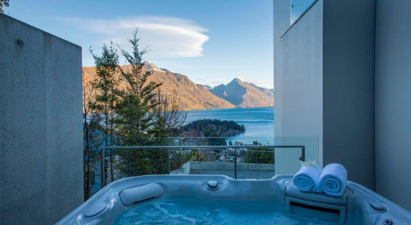 Sport & Beauty, Villa De Luxe, a Relax it's Done luxury holiday home, Queenstown-Lakes
