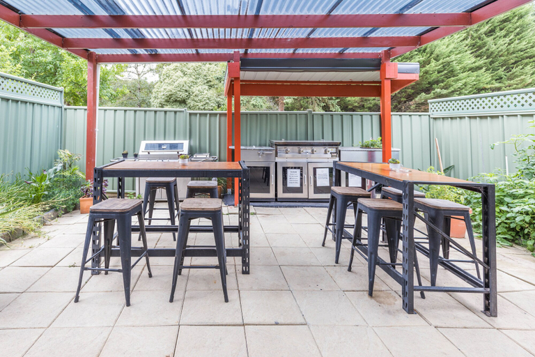 Food & Drinks 4, Black Forest Motel, Macedon Ranges Bal