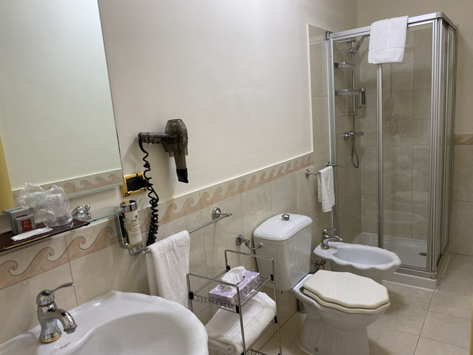Bathroom 4, Hotel Estée, Brescia