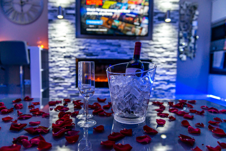 Food & Drinks 3, Aphrodite Suites, Bradford