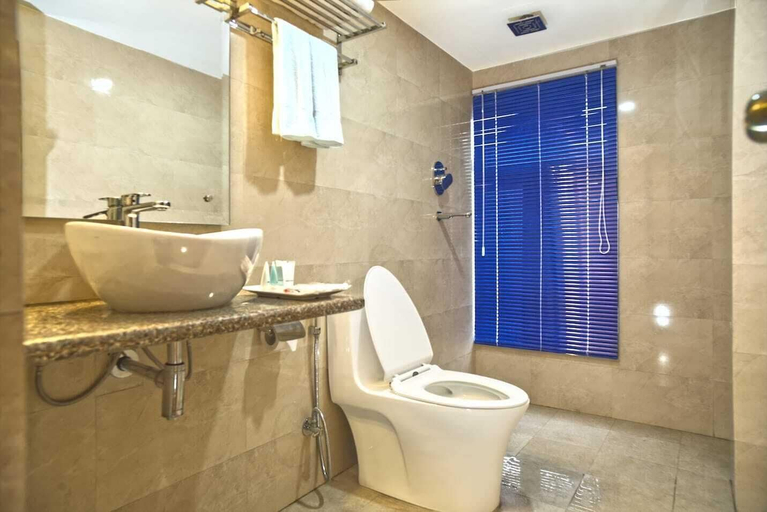 Bathroom 2, Satkar Hotel and Spa, Bagmati