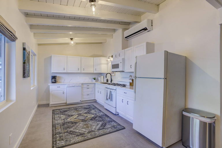 Dining Room 9