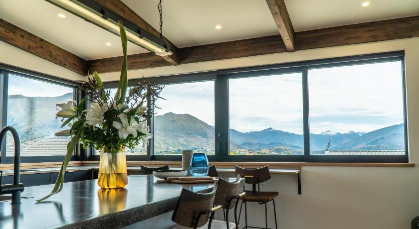 Others 3, Farrant Drive - Sleeps 8 - Lake & Mountain Views - Modern & Stylish, Queenstown-Lakes