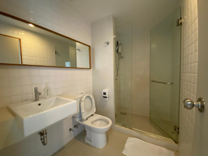 Bathroom 5, Chern Bangkok Hotel, Pom Pram Sattru
