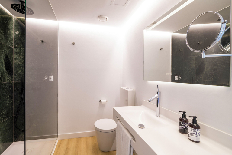 Bathroom 5, Innside Palma Center, Baleares