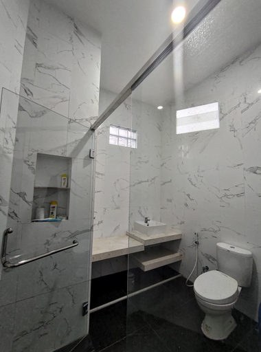 Bathroom 5, Kahyangan Exclusive House Syariah, Purbalingga