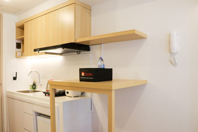 Others 4, Modern Studio Room at Tokyo Riverside PIK 2 Apartment By Travelio, Tangerang