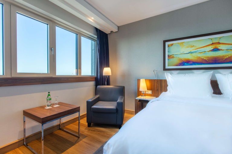 Bedroom 2, Radisson Blu Hotel, Hamburg, Hamburg