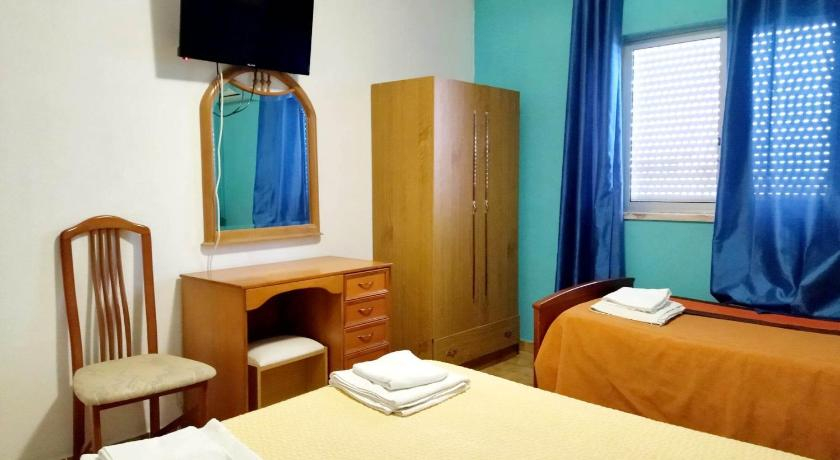 Bedroom 2, Nefama Pensao, Ourique