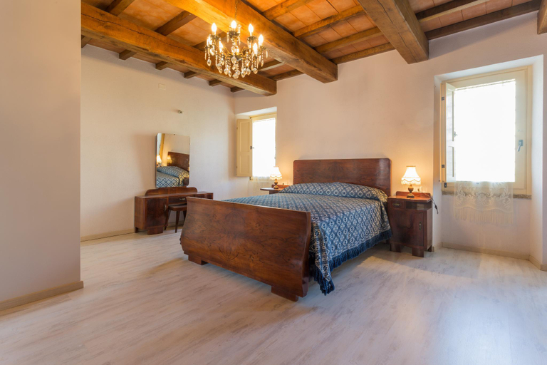 Others 4, Apt With Breezy Terrace Feel the Cucco's Wind, Perugia