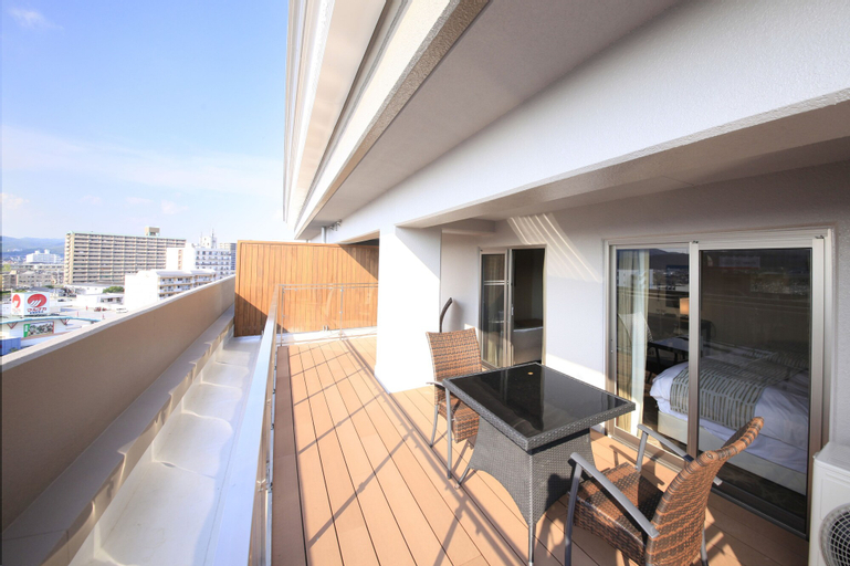 Exterior & Views 3