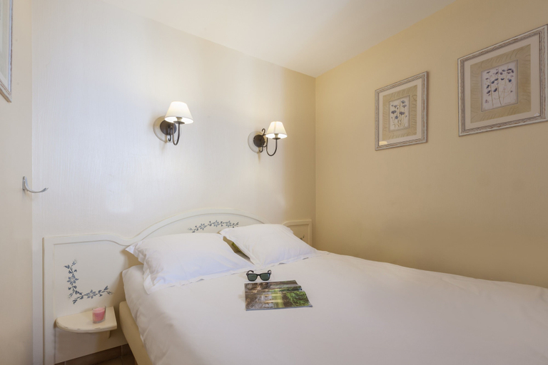 Bedroom 2, Hôtel Résidence Pierre & Vacances Les Restanques du Golfe de Saint-Tropez, Var