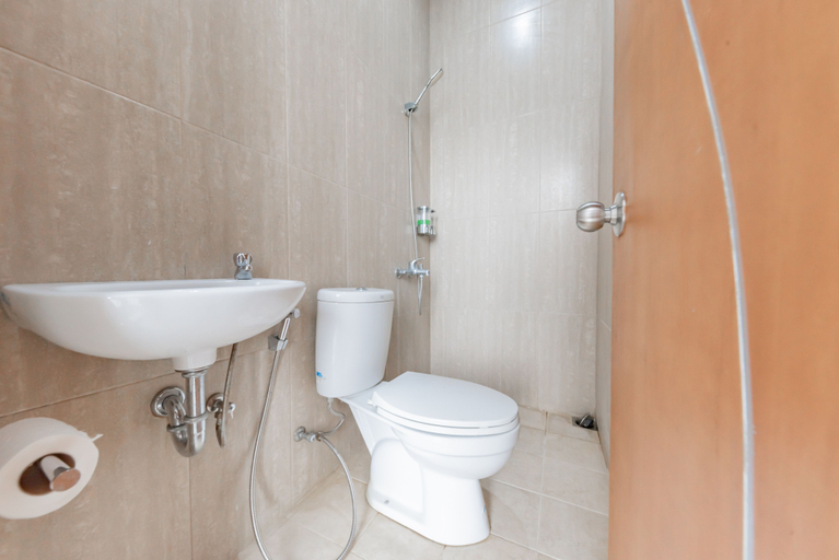 Bathroom 3, RedDoorz @ Kandaga 80 near Stadium Arcamanik, Bandung