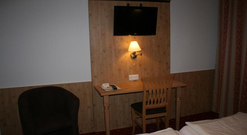 Bedroom 2, Hotel Lindwurm, Gmunden