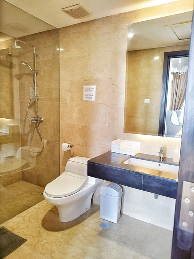 Bathroom 5, Loft Springhill 120 sqm for 6 Person, Jakarta Utara