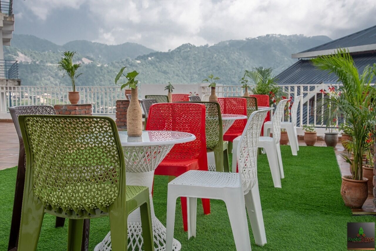 Food & Drinks 5, The Cloud Berry, Solan