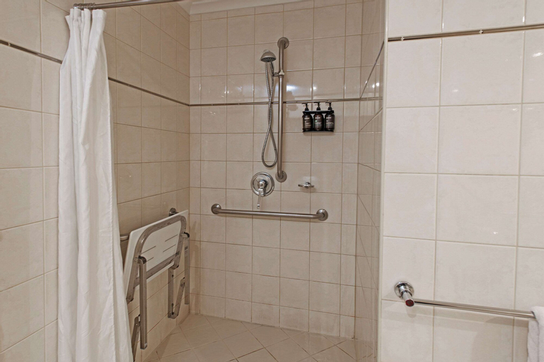 Bathroom 7